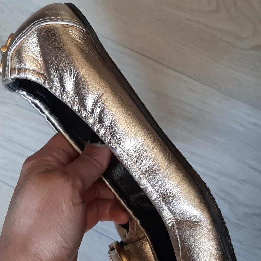 Burberry gold open toed  flats - Picture 6 of 8